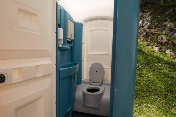 Best Portable bathroom rental  in Mineola, NY